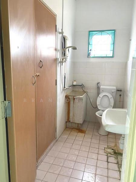 2-storey Terraced House for Rent in Taman Bukit Serdang (Seri Kembangan) - Brandon Yee - Bathroom - PropertyGuru.com.my