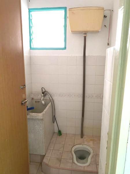 2-storey Terraced House for Rent in Taman Bukit Serdang (Seri Kembangan) - Brandon Yee - Bathroom - PropertyGuru.com.my