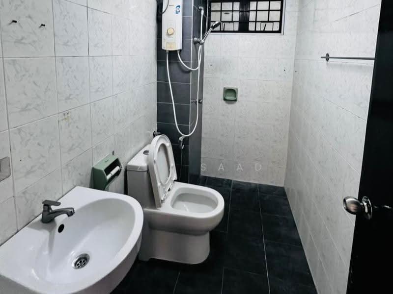 Apartment for Sale at Anjung Hijau (Greenfields) - Aziz Saad - Bathroom - PropertyGuru.com.my