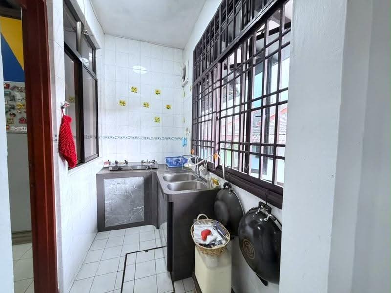 2-storey Terraced House for Sale in Taman Perling (Perling) - Karl Lim - Kitchen - PropertyGuru.com.my