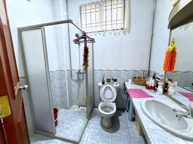 2-storey Terraced House for Sale in Taman Perling (Perling) - Karl Lim - Bathroom - PropertyGuru.com.my