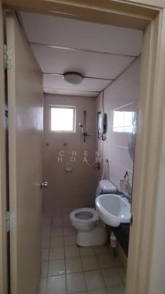 Service Residence for Rent at Mayfair - Chen Hoaw - Bathroom - PropertyGuru.com.my