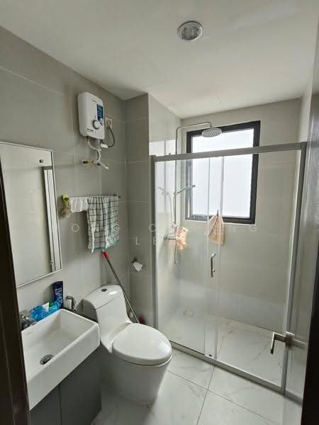 Condominium for Rent at Kings Bay @ Country Garden Danga Bay - Hong Charng Lee - Bathroom - PropertyGuru.com.my
