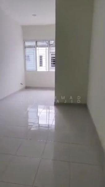 Rumah Teres 2-Tingkat untuk Dijual di Taman Dato' Hormat (Telok Panglima Garang) - Mohammad Din Majid - Living Room - PropertyGuru.com.my