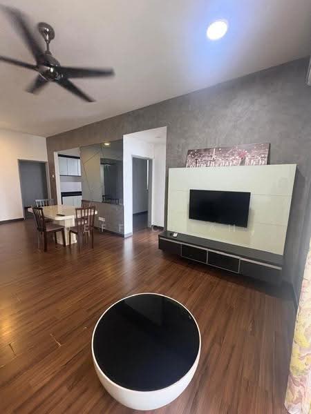 Kediaman Servis untuk Dijual di Silk Sky - Jeff Cheah - Living Room - PropertyGuru.com.my