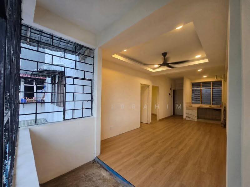 Rumah Flat untuk Dijual di Taman Maluri - Azli Ibrahim - Balcony - PropertyGuru.com.my