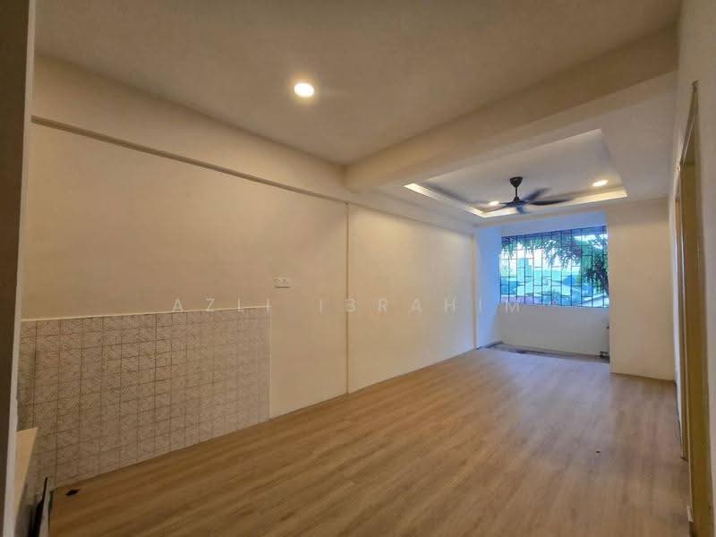 Rumah Flat untuk Dijual di Taman Maluri - Azli Ibrahim - Living Room - PropertyGuru.com.my