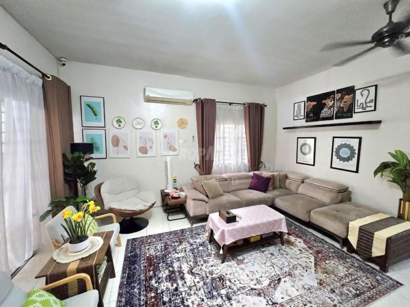Rumah Teres 2-Tingkat untuk Dijual di Bandar Nusaputra (Puchong) - Mohammad Din Majid - Living Room - PropertyGuru.com.my