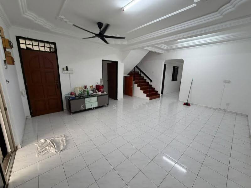 2-storey Terraced House for Rent in Taman Puteri Wangsa (Ulu Tiram) - Kris Ong - Living Room - PropertyGuru.com.my