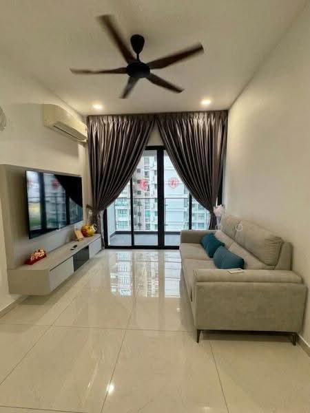 Kondominium untuk Disewa di Bay Point @ Country Garden Danga Bay - Jessie Choo - Living Room - PropertyGuru.com.my