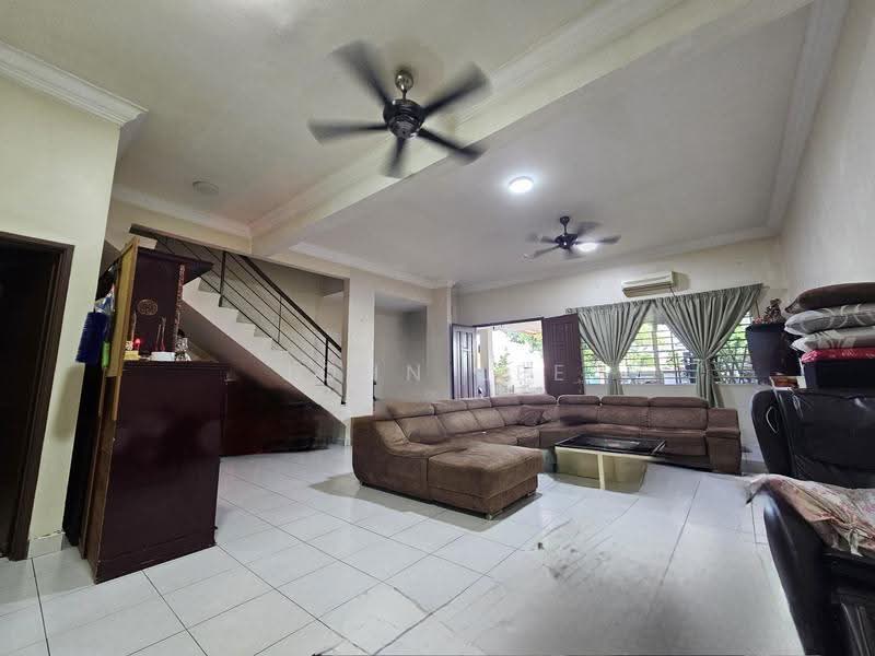 2.5-storey Terraced House for Sale in Taman Yayasan (Jenjarom) - John Lee - Living Room - PropertyGuru.com.my