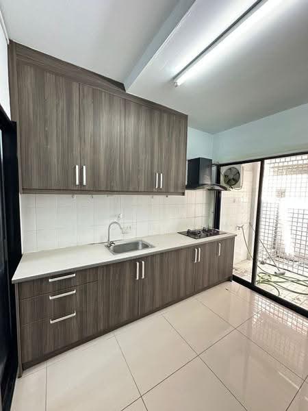 3-storey Terraced House for Rent in Lake Fields (Sungai Besi) - Oscar Tan - Kitchen - PropertyGuru.com.my