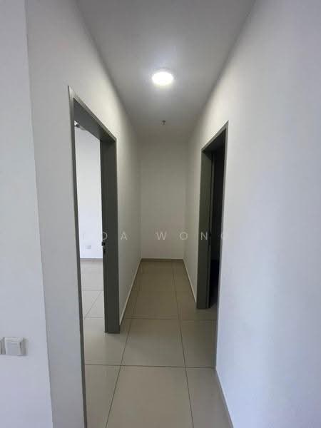 Kediaman Servis untuk Dijual di D'Vervain - Eda Wong - Corridor - PropertyGuru.com.my
