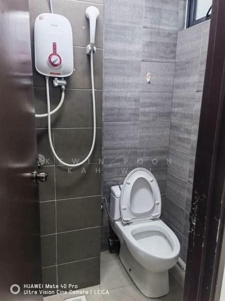 Kediaman Servis untuk Dijual di Symphony Tower (Menara Simfoni) - Kewin Poon Kah Wei - Bathroom - PropertyGuru.com.my