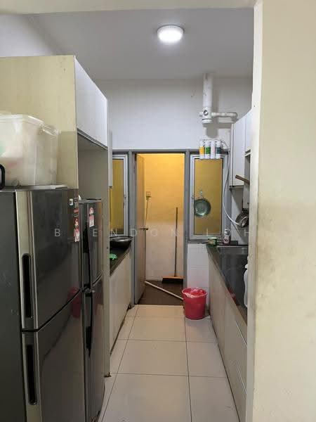 Kediaman Servis untuk Dijual di Silk Residence - Brendon Loh - Kitchen - PropertyGuru.com.my