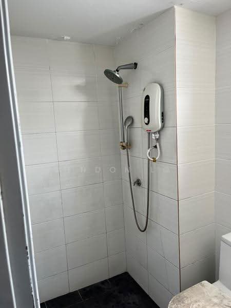 Kediaman Servis untuk Dijual di Silk Residence - Brendon Loh - Bathroom - PropertyGuru.com.my