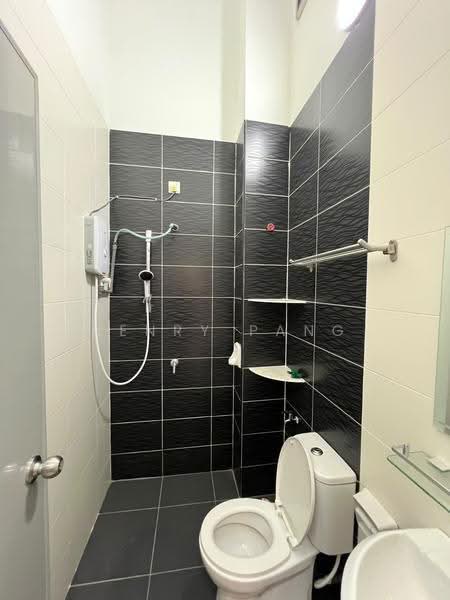 1-storey Terraced House for Rent in Bandar Putra Kulai (Kulai) - Henry Pang - Bathroom - PropertyGuru.com.my