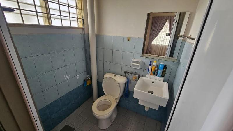 Rumah Bandar untuk Dijual di Taman Bukit Cheng (Cheng) - Wesley Tan - Bathroom - PropertyGuru.com.my