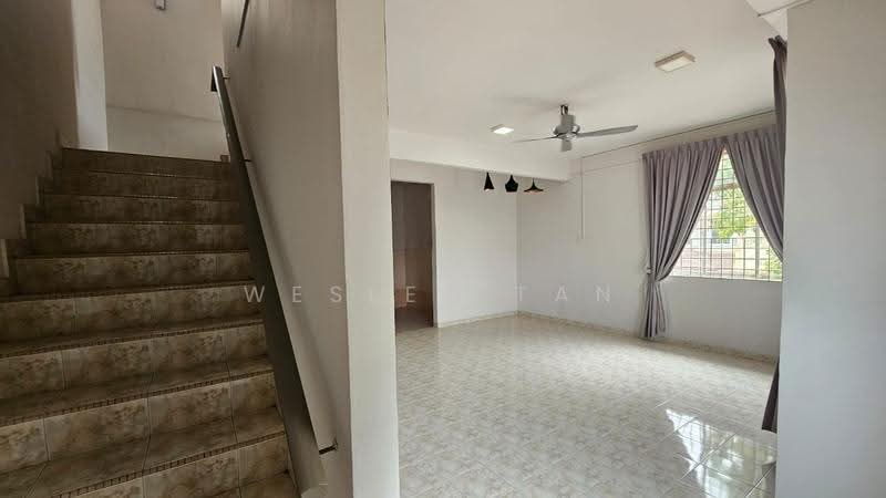 Rumah Bandar untuk Dijual di Taman Bukit Cheng (Cheng) - Wesley Tan - Entrance - PropertyGuru.com.my