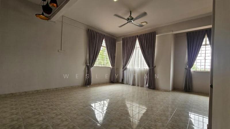 Rumah Bandar untuk Dijual di Taman Bukit Cheng (Cheng) - Wesley Tan - Living Room - PropertyGuru.com.my