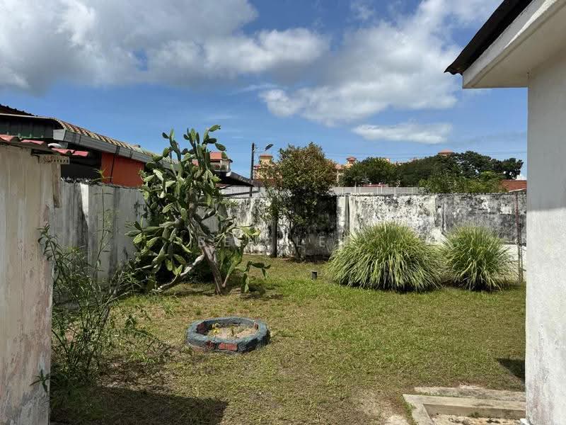 Semi-Detached House for Sale in Jelutong (Penang) - Ben Lee - Garden - PropertyGuru.com.my
