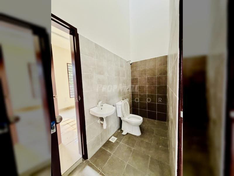 Rumah Berkembar untuk Dijual di Klang (Selangor) - Fazie Noor - Bathroom - PropertyGuru.com.my