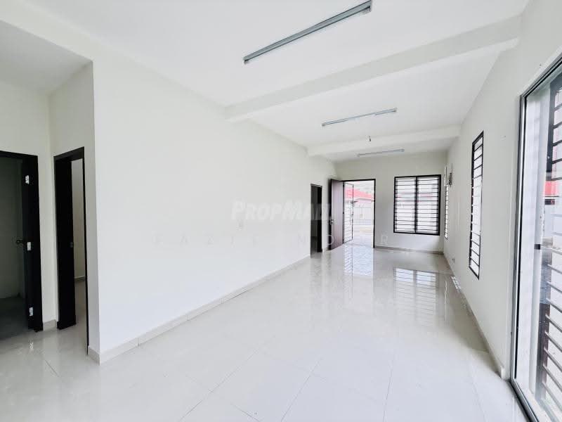 Rumah Berkembar untuk Dijual di Klang (Selangor) - Fazie Noor - Living Room - PropertyGuru.com.my
