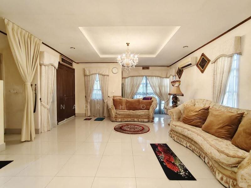 Rumah Berkembar untuk Dijual di Seksyen 27 (Shah Alam) - Nadrah Omar - Living Room - PropertyGuru.com.my