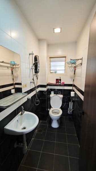 Pangsapuri untuk Dijual di Casa Riana - Mike Leong - Bathroom - PropertyGuru.com.my