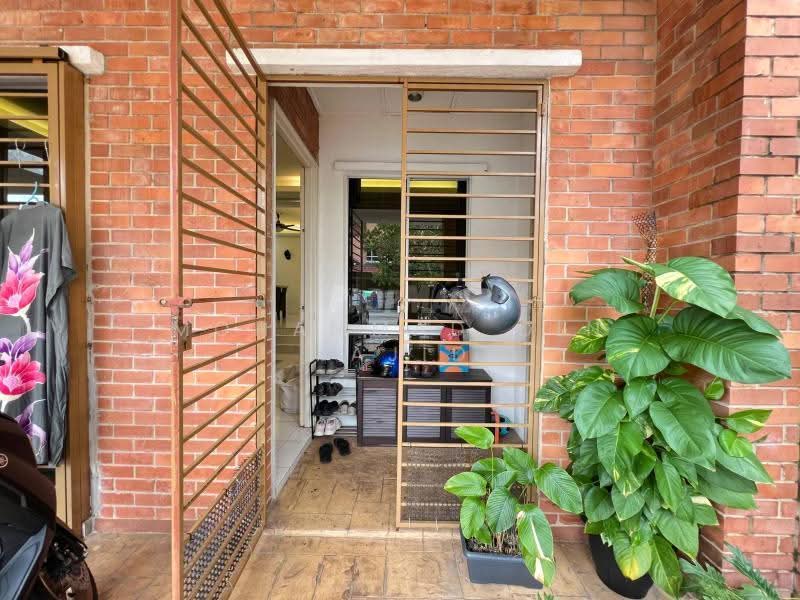2-storey Terraced House for Sale in Alam Budiman (Shah Alam) - Mohammad Din Majid - Entrance - PropertyGuru.com.my