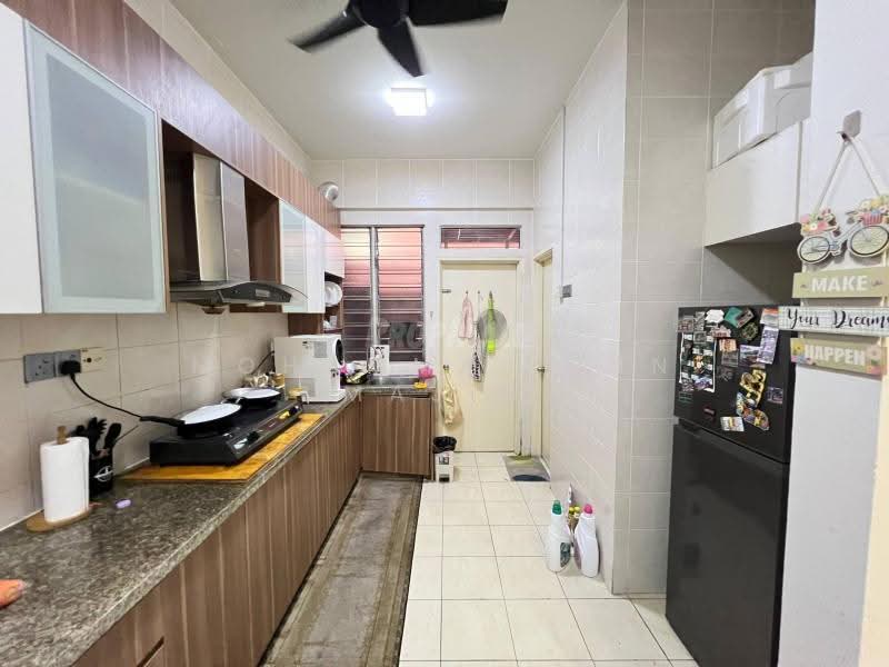 2-storey Terraced House for Sale in Alam Budiman (Shah Alam) - Mohammad Din Majid - Kitchen - PropertyGuru.com.my