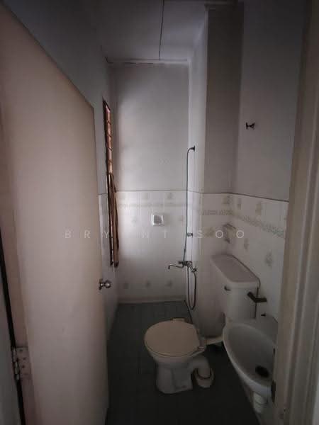 2-storey Terraced House for Sale in Seksyen 5, Bandar Kinrara (Puchong) - Bryant Soo - Bathroom - PropertyGuru.com.my