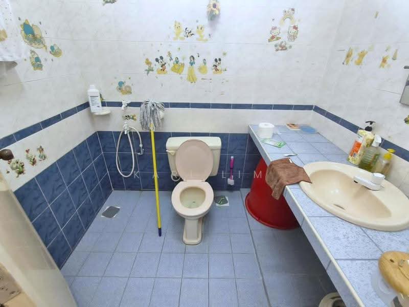 2-storey Terraced House for Sale in Taman Daya (Johor Bahru) - Karl Lim - Bathroom - PropertyGuru.com.my