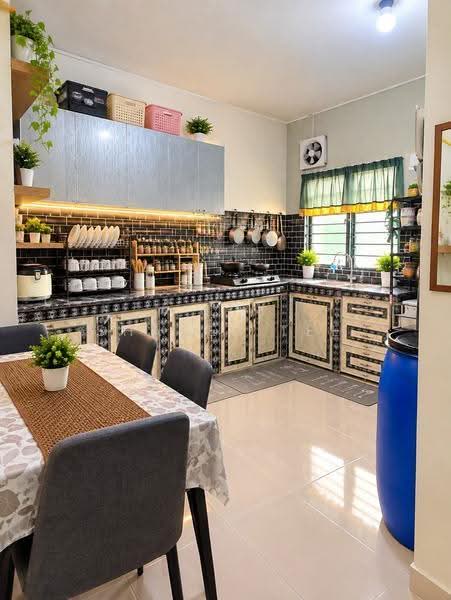 Rumah Teres 2-Tingkat untuk Dijual di Kluang (Johor) - Shanel Tee - Kitchen - PropertyGuru.com.my