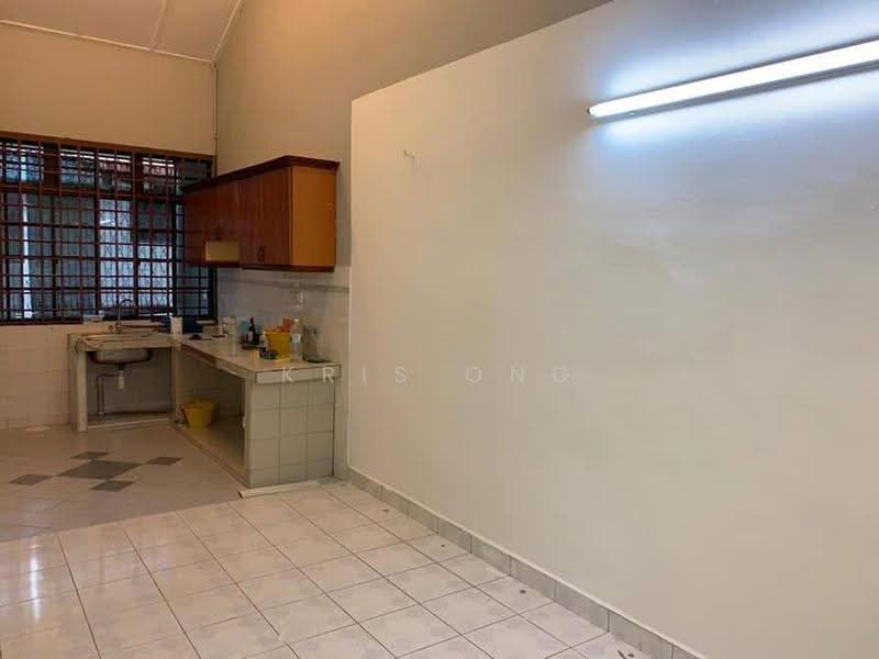 1-storey Terraced House for Rent in Taman Perling (Perling) - Kris Ong - Kitchen - PropertyGuru.com.my