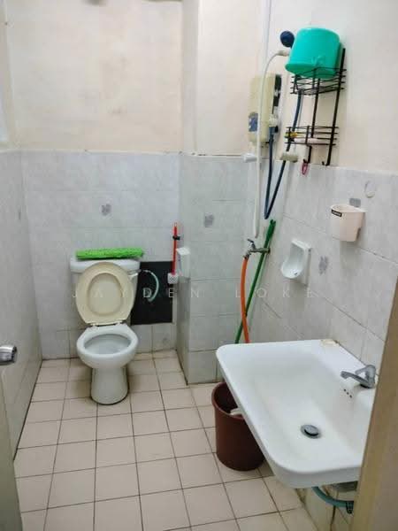 Condominium for Rent at Ridzuan Condominium - Jayden Loke - Bathroom - PropertyGuru.com.my