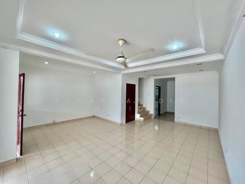 Rumah Teres 2-Tingkat untuk Dijual di Taman Putra Prima (Puchong) - Mohammad Din Majid - Living Room - PropertyGuru.com.my