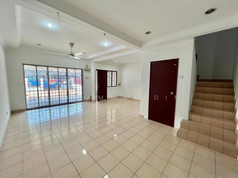 Rumah Teres 2-Tingkat untuk Dijual di Taman Putra Prima (Puchong) - Mohammad Din Majid - Living Room - PropertyGuru.com.my