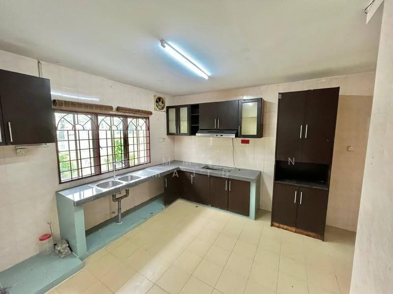 Rumah Teres 2-Tingkat untuk Dijual di Taman Putra Prima (Puchong) - Mohammad Din Majid - Kitchen - PropertyGuru.com.my