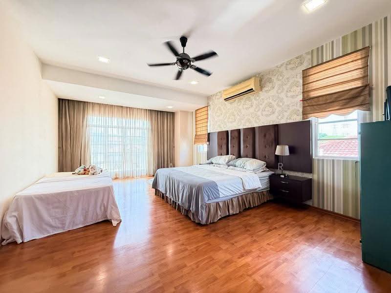 Rumah Banglo untuk Dijual di Bandar Putra Permai (Seri Kembangan) - Nadrah Omar - Bedroom - PropertyGuru.com.my
