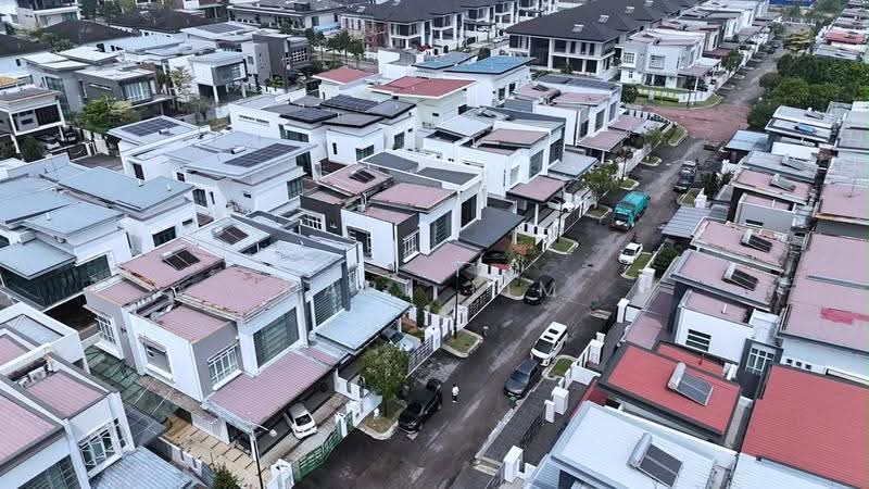 Rumah Berkembar untuk Dijual di Setia Tropika (Johor Bahru) - Karl Lim - Exterior - PropertyGuru.com.my