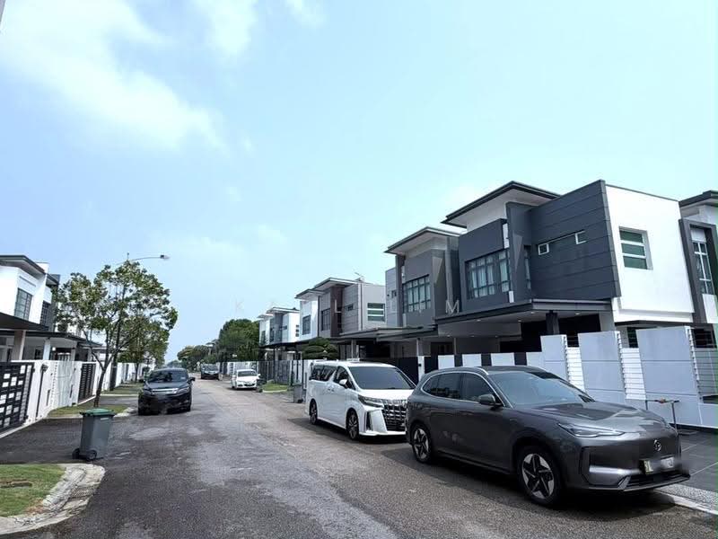 Rumah Berkembar untuk Dijual di Setia Tropika (Johor Bahru) - Karl Lim - Exterior - PropertyGuru.com.my