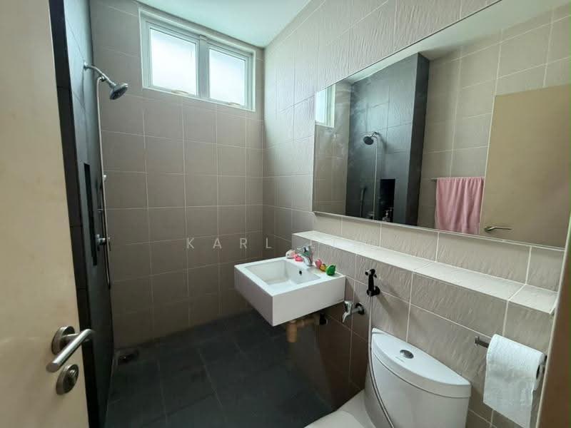 Rumah Berkembar untuk Dijual di Setia Tropika (Johor Bahru) - Karl Lim - Bathroom - PropertyGuru.com.my