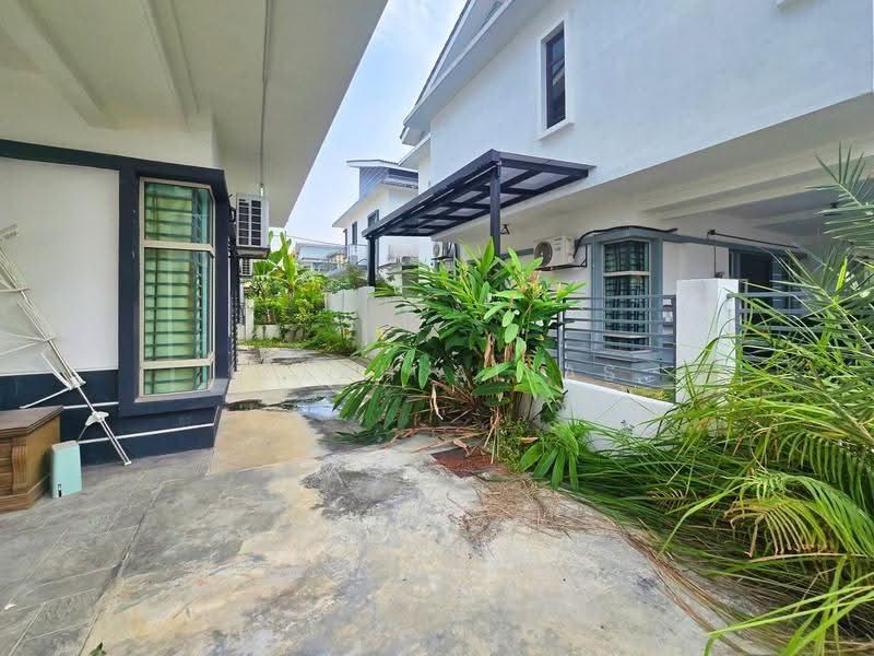 Semi-Detached House for Sale in Bandar Saujana Putra (Tanjong Duabelas) - Izzah Alias - PropertyGuru.com.my