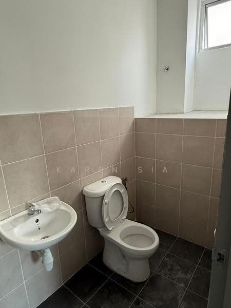 Shop / Office for Sale in Balakong (Selangor) - KAREN SIA - Bathroom - PropertyGuru.com.my