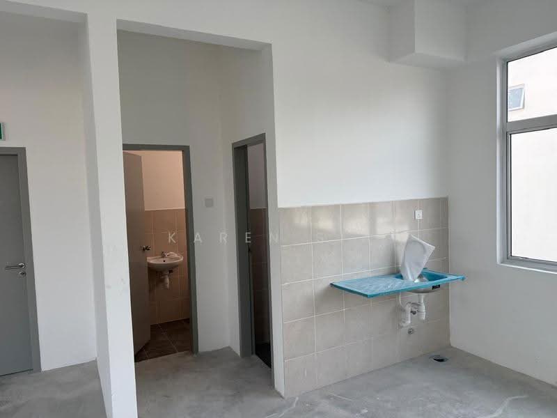 Shop / Office for Sale in Balakong (Selangor) - KAREN SIA - Bathroom - PropertyGuru.com.my
