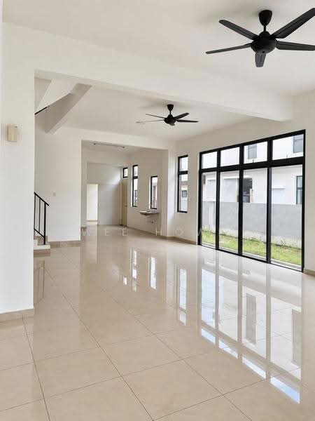 Cluster House for Sale in Bandar Cemerlang (Ulu Tiram) - Wee Howe - Living Room - PropertyGuru.com.my