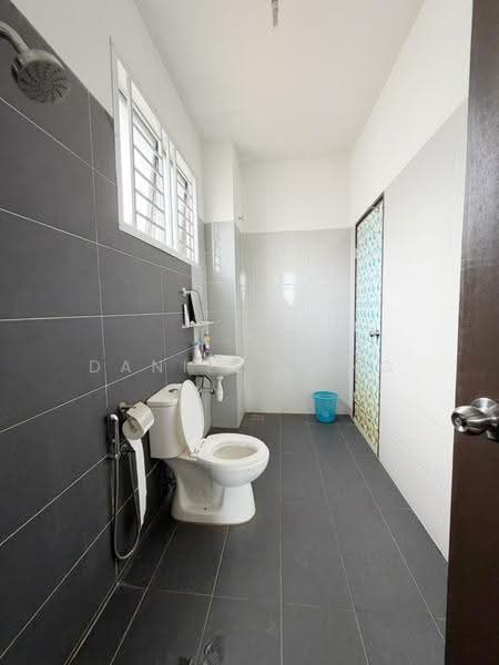 2-storey Terraced House for Sale in Taman Rinting (Masai) - Daniel Yong - Bathroom - PropertyGuru.com.my
