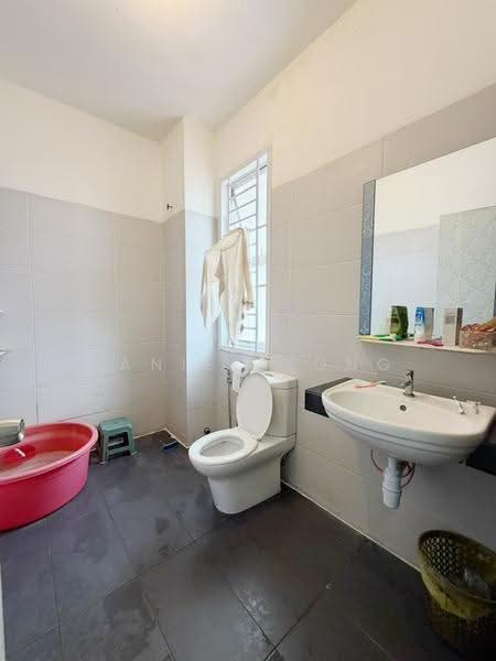 2-storey Terraced House for Sale in Taman Rinting (Masai) - Daniel Yong - Bathroom - PropertyGuru.com.my