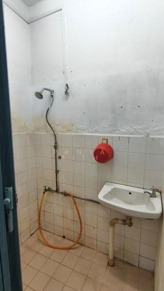 Flat for Sale at Desa Mawar - Panya Rith - Bathroom - PropertyGuru.com.my